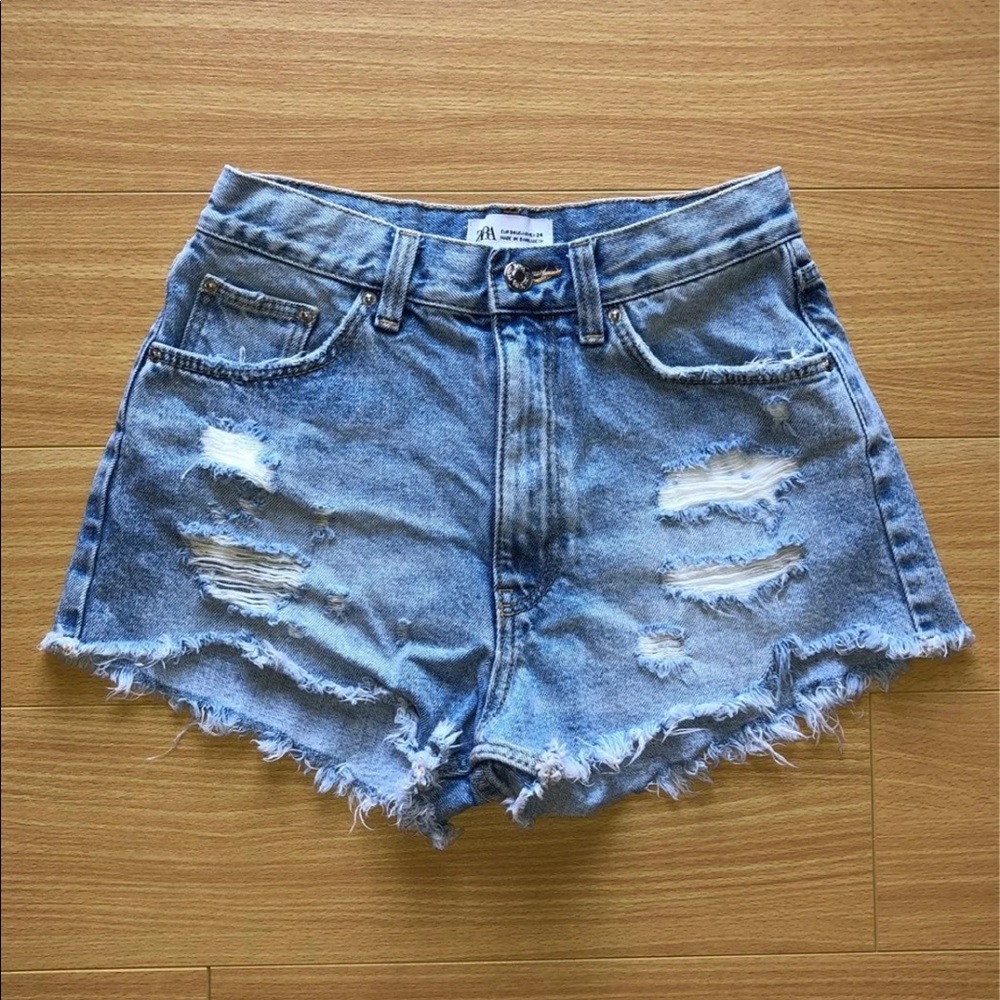 Zara size 2 distressed denim shorts